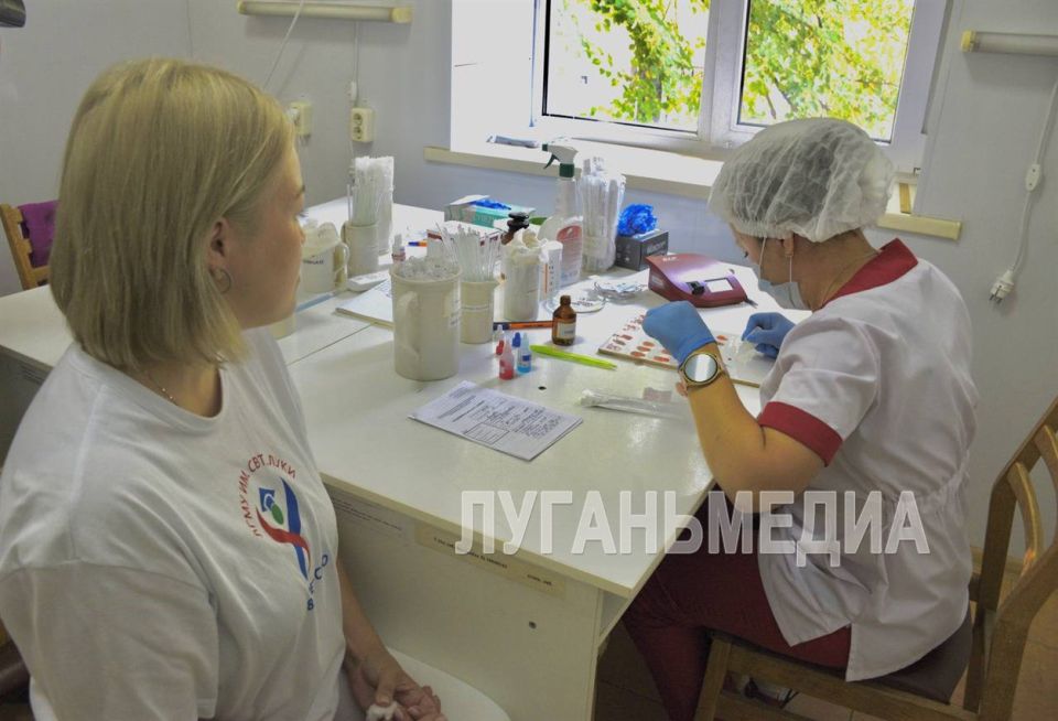 В Луганске стартовала донорская акция «Za наших», инициированная ВПП «Единая Россия» В Луганске стартовала донорская акция «Za наших», инициированная ВПП «Единая Россия»