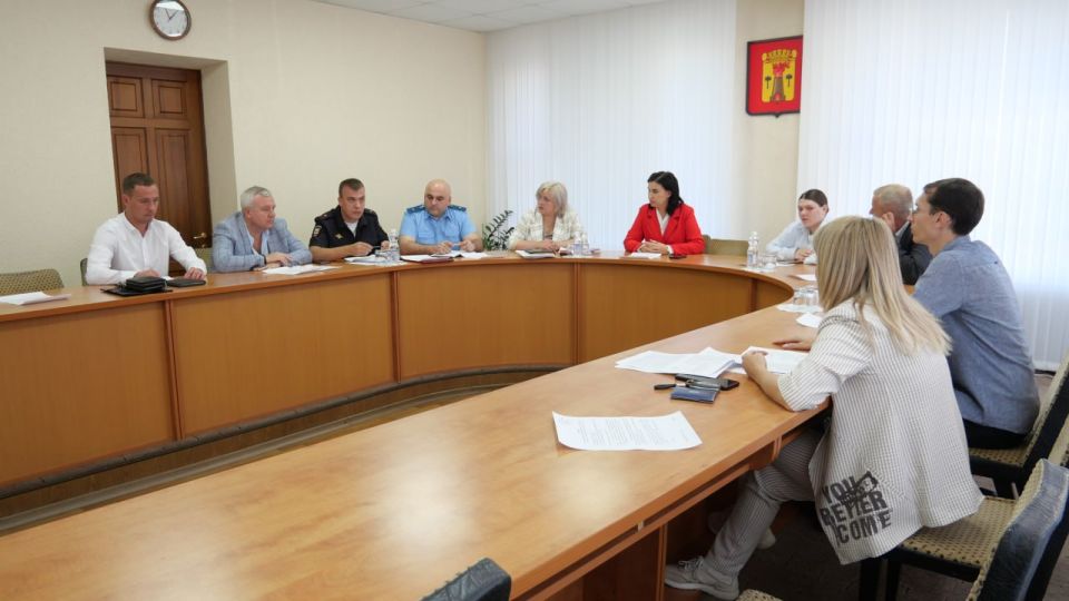 В здании Администрации Луганска прошло заседание антинаркотической комиссии В здании Администрации Луганска прошло заседание антинаркотической комиссии