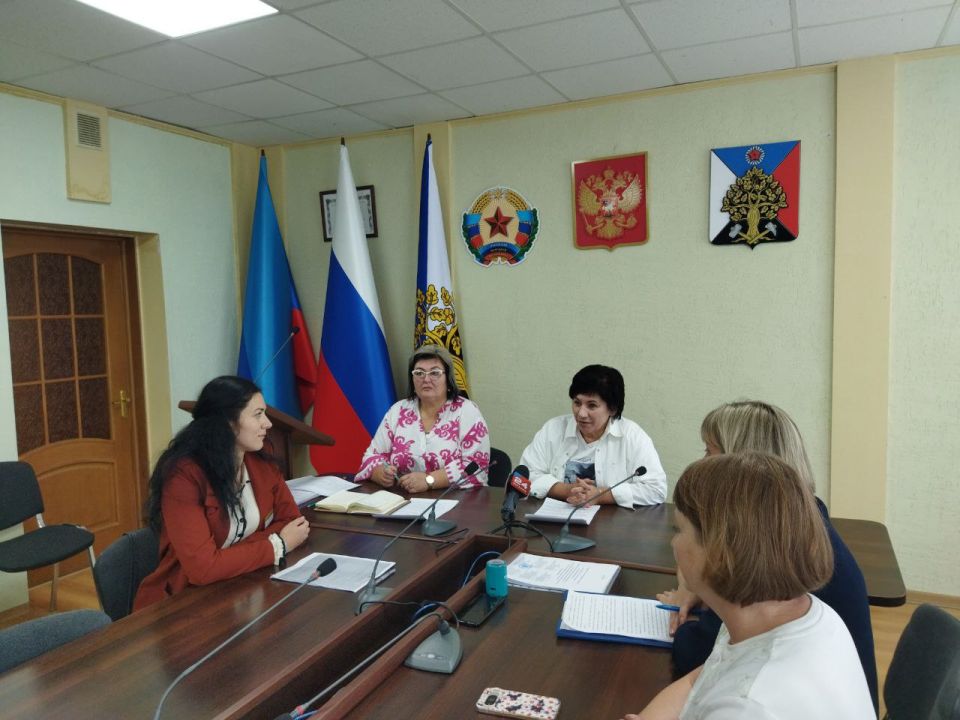 Андрей Рубанцов: Сегодня в Ровеньках состоялся городской семинар-практикум для опекунов (попечителей) и приемных родителей на тему: «Приемная семья в вопросах и ответах» Андрей Рубанцов: Сегодня в Ровеньках состоялся городской семинар-практикум для опекунов (попечителей) и приемных родителей на тему: «Приемная семья в вопросах и ответах»