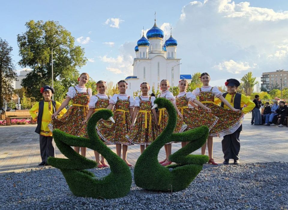 Фотофакт: участие коллективов Молодогвардейской детской школы искусств в праздновании Дня города Краснодона Фотофакт: участие коллективов Молодогвардейской детской школы искусств в праздновании Дня города Краснодона