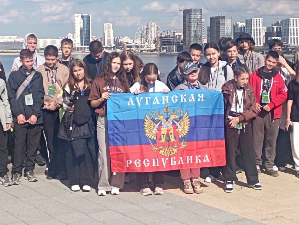 Марина Филиппова: Десять школьников из Новоайдарского округа, в возрасте от 12 до 14 лет, совершили увлекательное путешествие в Казань, став участниками масштабного проекта «Всероссийская программа культурно-... Марина Филиппова: Десять школьников из Новоайдарского округа, в возрасте от 12 до 14 лет, совершили увлекательное путешествие в Казань, став участниками масштабного проекта «Всероссийская программа культурно-...