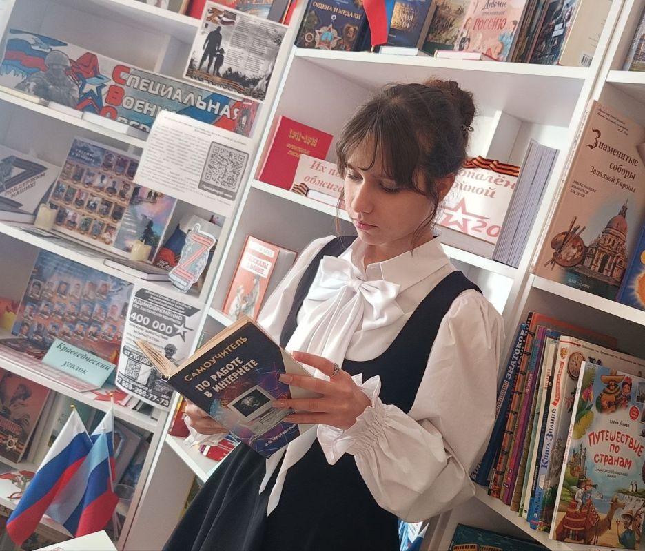 В библиотеке пгт. Кленовый прошла тематическая беседа об истории создания и значения Интернета в работе, образовании, общении и отдыхе В библиотеке пгт. Кленовый прошла тематическая беседа об истории создания и значения Интернета в работе, образовании, общении и отдыхе