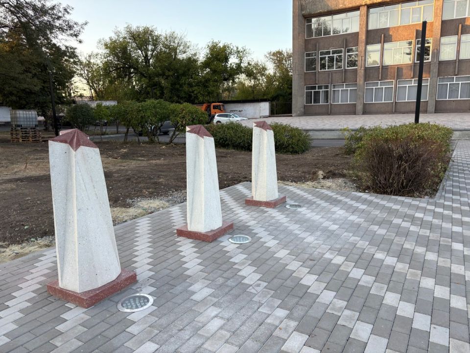 В Алчевске завершается реконструкция площади 25-летия Победы В Алчевске завершается реконструкция площади 25-летия Победы
