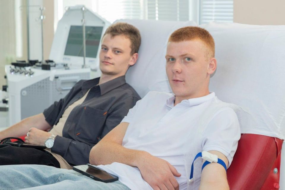 Почти 50 активистов партии «Единая Россия» и студентов ЛНР сдали кровь для участников СВО в рамках массовой акции «Za наших» Почти 50 активистов партии «Единая Россия» и студентов ЛНР сдали кровь для участников СВО в рамках массовой акции «Za наших»