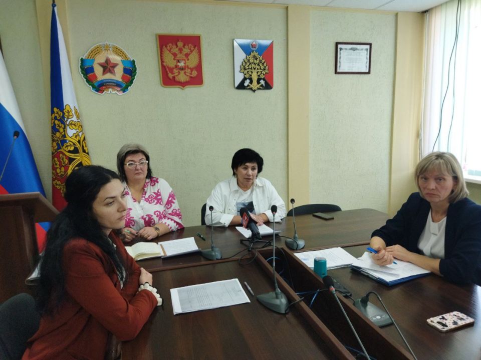 Андрей Рубанцов: Сегодня в Ровеньках состоялся городской семинар-практикум для опекунов (попечителей) и приемных родителей на тему: «Приемная семья в вопросах и ответах» Андрей Рубанцов: Сегодня в Ровеньках состоялся городской семинар-практикум для опекунов (попечителей) и приемных родителей на тему: «Приемная семья в вопросах и ответах»