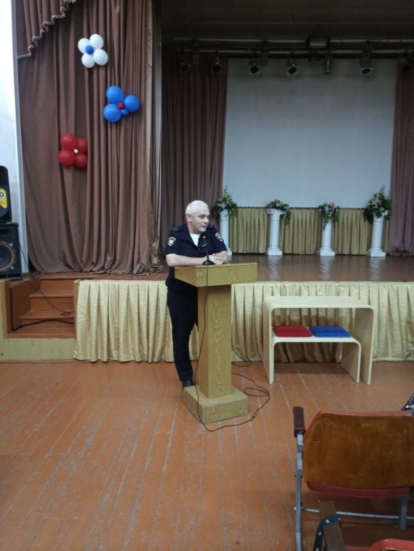 Транспортные полицейские Луганска провели профилактическую беседу со студентами Транспортные полицейские Луганска провели профилактическую беседу со студентами