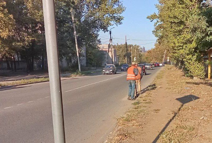 Коммунальные службы проводят работы на территории города Коммунальные службы проводят работы на территории города