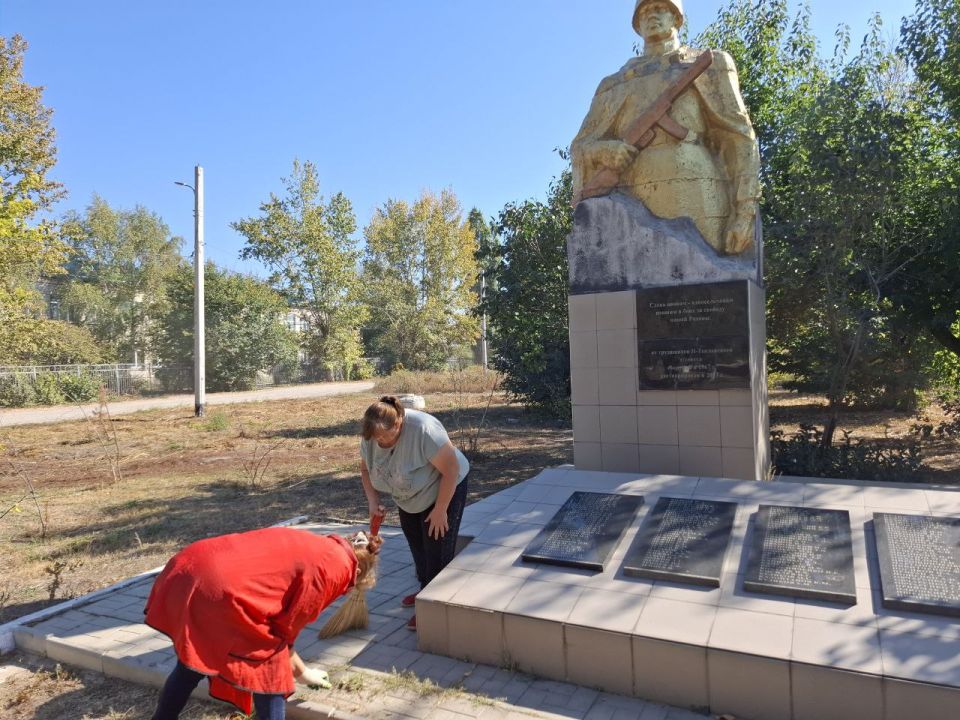 По инициативе Общероссийского экологического общественного движения «Зеленая Россия» проходит ежегодная социально значимая акция федерального масштаба – Всероссийский экологический субботник «Зеленая Россия» По инициативе Общероссийского экологического общественного движения «Зеленая Россия» проходит ежегодная социально значимая акция федерального масштаба – Всероссийский экологический субботник «Зеленая Россия»