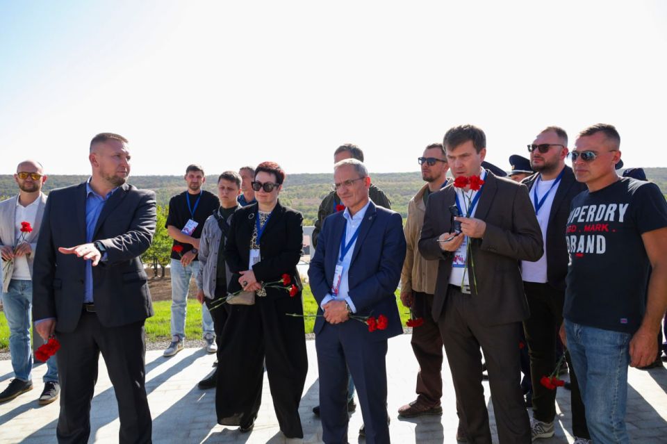 Мемориальный комплекс на реке Миус станет новым местом силы и преемственности поколений – Денис Мирошниченко Мемориальный комплекс на реке Миус станет новым местом силы и преемственности поколений – Денис Мирошниченко