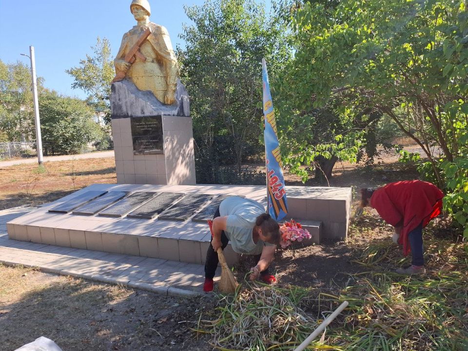 По инициативе Общероссийского экологического общественного движения «Зеленая Россия» проходит ежегодная социально значимая акция федерального масштаба – Всероссийский экологический субботник «Зеленая Россия» По инициативе Общероссийского экологического общественного движения «Зеленая Россия» проходит ежегодная социально значимая акция федерального масштаба – Всероссийский экологический субботник «Зеленая Россия»