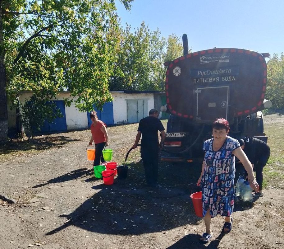 В связи с текущей ситуацией по обеспечению водой жителей города Антрацит, Администрация округа совместно с Антрацитовским департаментом ГУП ЛНР "Лугансквода" проводит меры по организации бесплатного подвоза воды В связи с текущей ситуацией по обеспечению водой жителей города Антрацит, Администрация округа совместно с Антрацитовским департаментом ГУП ЛНР "Лугансквода" проводит меры по организации бесплатного подвоза воды