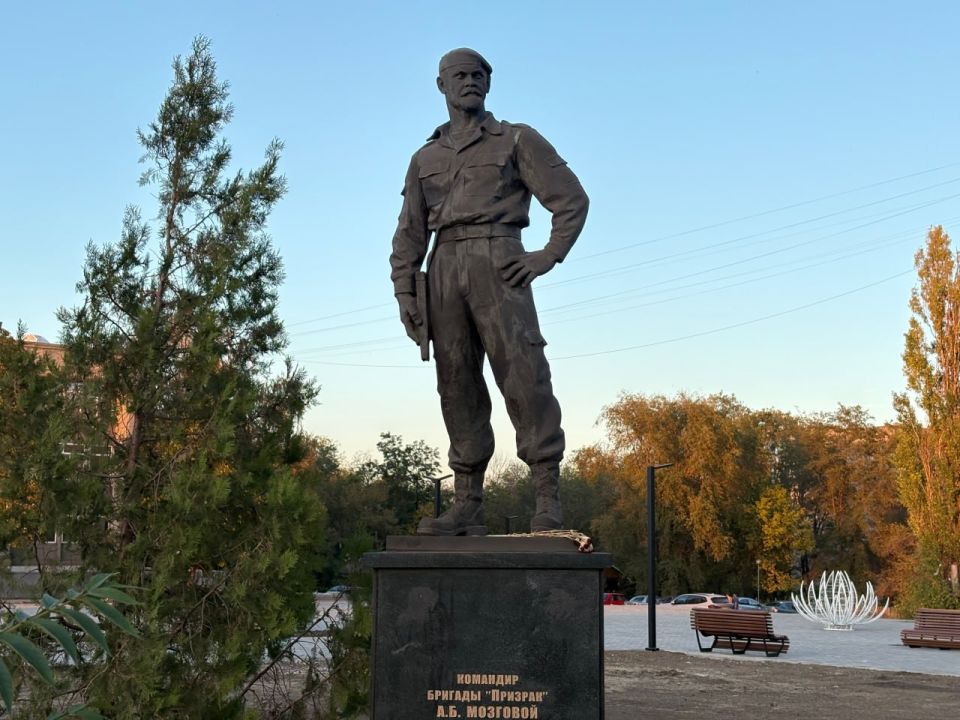В Алчевске завершается реконструкция площади 25-летия Победы В Алчевске завершается реконструкция площади 25-летия Победы