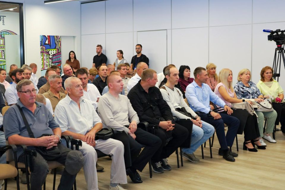 Денис Колесников поздравил машиностроителей республики с профессиональным праздником Денис Колесников поздравил машиностроителей республики с профессиональным праздником