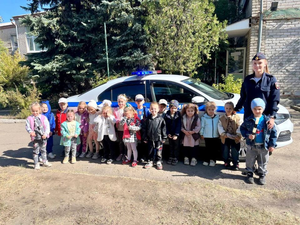 Сотрудники Госавтоинспекции провели обучающие мероприятия в детских садах Луганска Сотрудники Госавтоинспекции провели обучающие мероприятия в детских садах Луганска