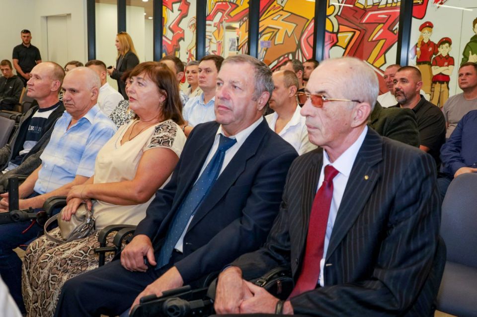 Денис Колесников поздравил машиностроителей республики с профессиональным праздником Денис Колесников поздравил машиностроителей республики с профессиональным праздником