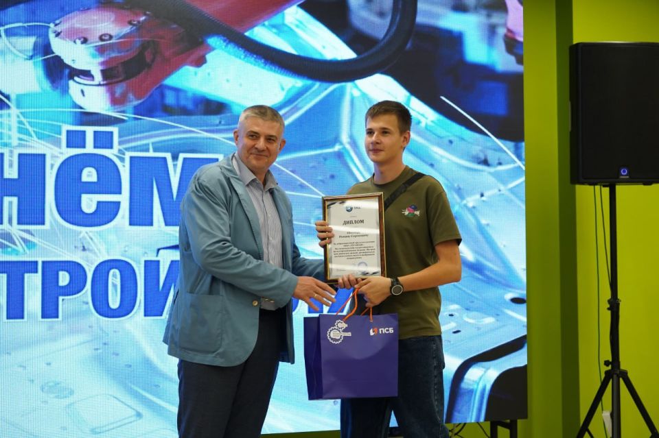 Константин Бутримов: ПРАЗДНОВАНИЕ ДНЯ МАШИНОСТРОИТЕЛЯ В ЛУГАНСКОЙ НАРОДНОЙ РЕСПУБЛИКЕ Константин Бутримов: ПРАЗДНОВАНИЕ ДНЯ МАШИНОСТРОИТЕЛЯ В ЛУГАНСКОЙ НАРОДНОЙ РЕСПУБЛИКЕ