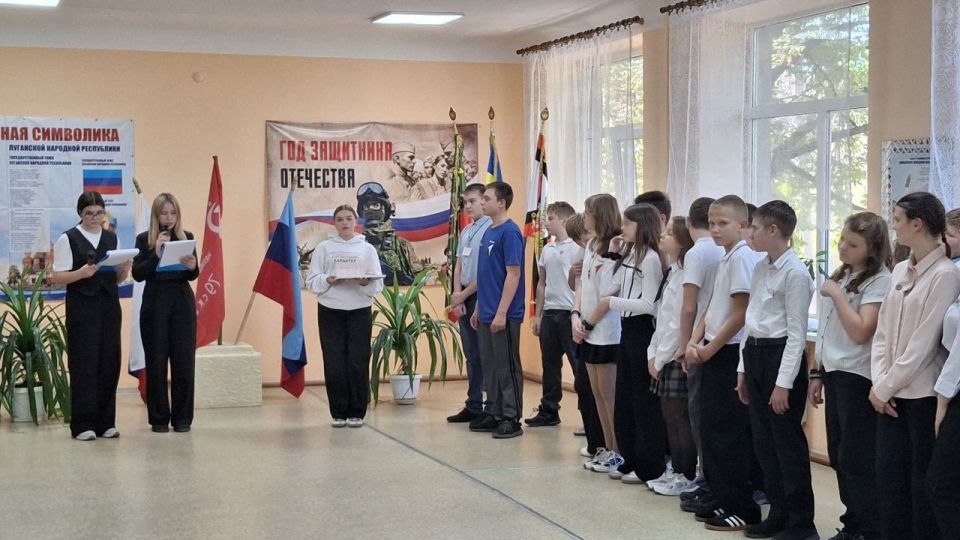Теперь они Пионеры!. Сегодняшний день для наших учеников 5-9 классов стал по-настоящему особенным! На торжественной линейке мы все вместе стали свидетелями важного события – посвящения в Пионеры Луганской Народной Республики... Теперь они Пионеры!. Сегодняшний день для наших учеников 5-9 классов стал по-настоящему особенным! На торжественной линейке мы все вместе стали свидетелями важного события – посвящения в Пионеры Луганской Народной Республики...