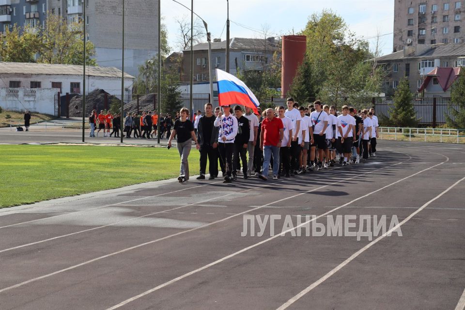 На стадионе им. Н. Горюшкина в Свердловске прошел День здоровья На стадионе им. Н. Горюшкина в Свердловске прошел День здоровья