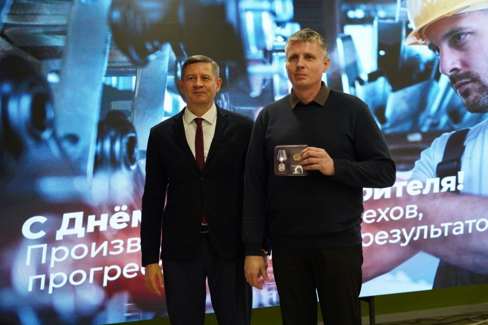 Константин Бутримов: ПРАЗДНОВАНИЕ ДНЯ МАШИНОСТРОИТЕЛЯ В ЛУГАНСКОЙ НАРОДНОЙ РЕСПУБЛИКЕ Константин Бутримов: ПРАЗДНОВАНИЕ ДНЯ МАШИНОСТРОИТЕЛЯ В ЛУГАНСКОЙ НАРОДНОЙ РЕСПУБЛИКЕ