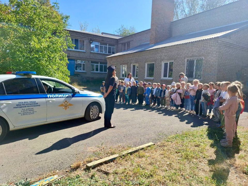 Сотрудники Госавтоинспекции провели обучающие мероприятия в детских садах Луганска Сотрудники Госавтоинспекции провели обучающие мероприятия в детских садах Луганска