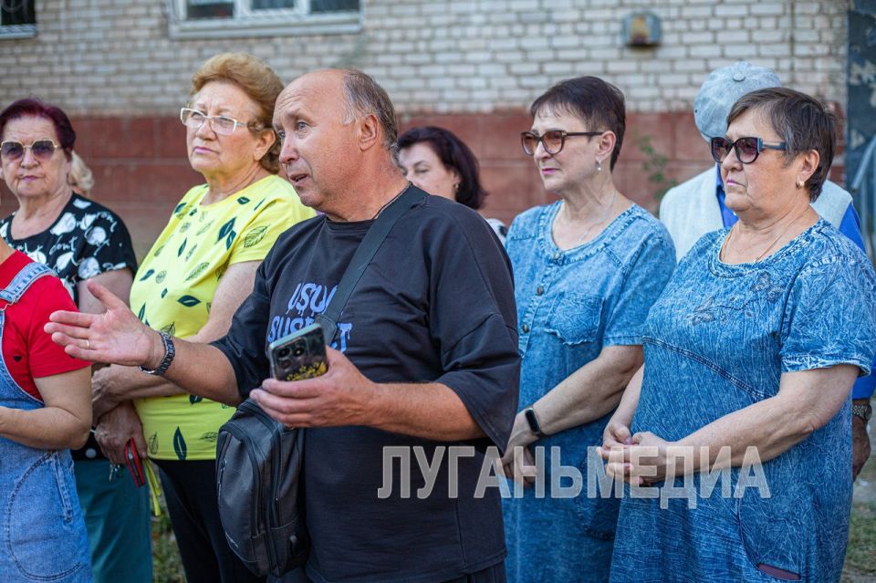 Яна Пащенко провела встречу с жителями поселка Юбилейное Яна Пащенко провела встречу с жителями поселка Юбилейное