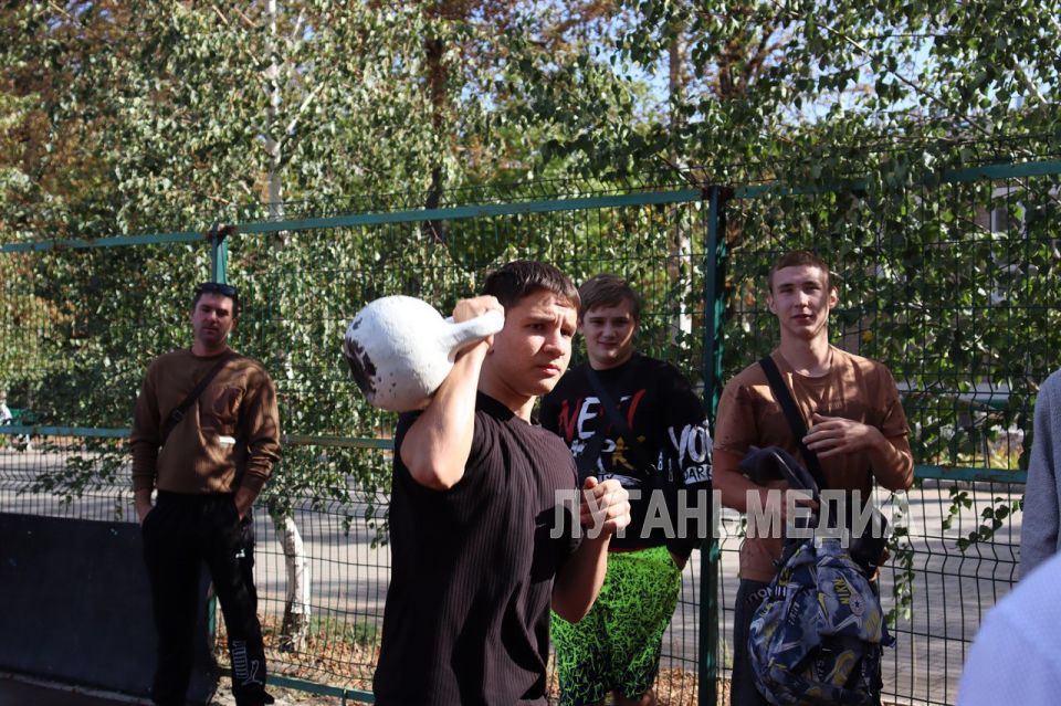На стадионе им. Н. Горюшкина в Свердловске прошел День здоровья На стадионе им. Н. Горюшкина в Свердловске прошел День здоровья