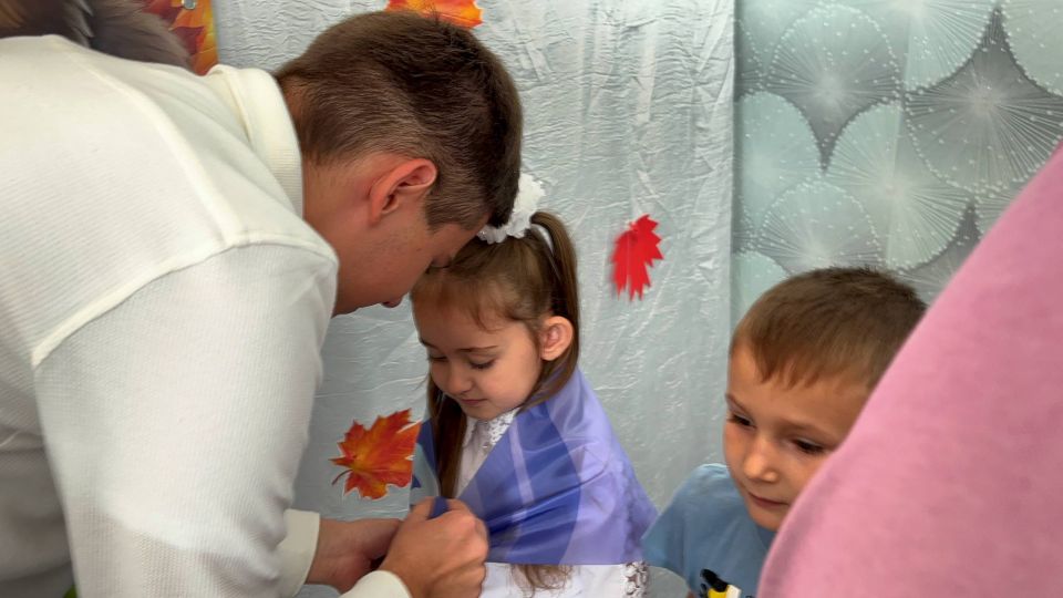 В Ровеньковском детском саду "Колокольчик" состоялось замечательное событие – торжественное посвящение детей в Орлята-дошколята В Ровеньковском детском саду "Колокольчик" состоялось замечательное событие – торжественное посвящение детей в Орлята-дошколята