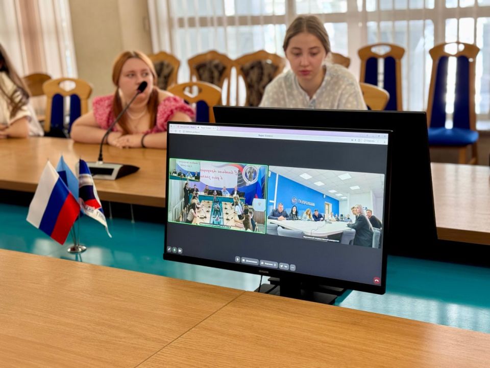 24 сентября Координационный центр ПТ и ПЭ ЛГУ им. В. Даля совместно с ФГБОУ ВО «Воронежский государственный университет» провели телемост «Мы разные. Но мы вместе. Против террора» 24 сентября Координационный центр ПТ и ПЭ ЛГУ им. В. Даля совместно с ФГБОУ ВО «Воронежский государственный университет» провели телемост «Мы разные. Но мы вместе. Против террора»