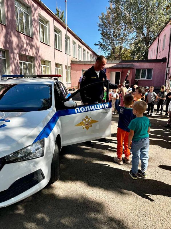 Сотрудники Госавтоинспекции провели обучающие мероприятия в детских садах Луганска Сотрудники Госавтоинспекции провели обучающие мероприятия в детских садах Луганска