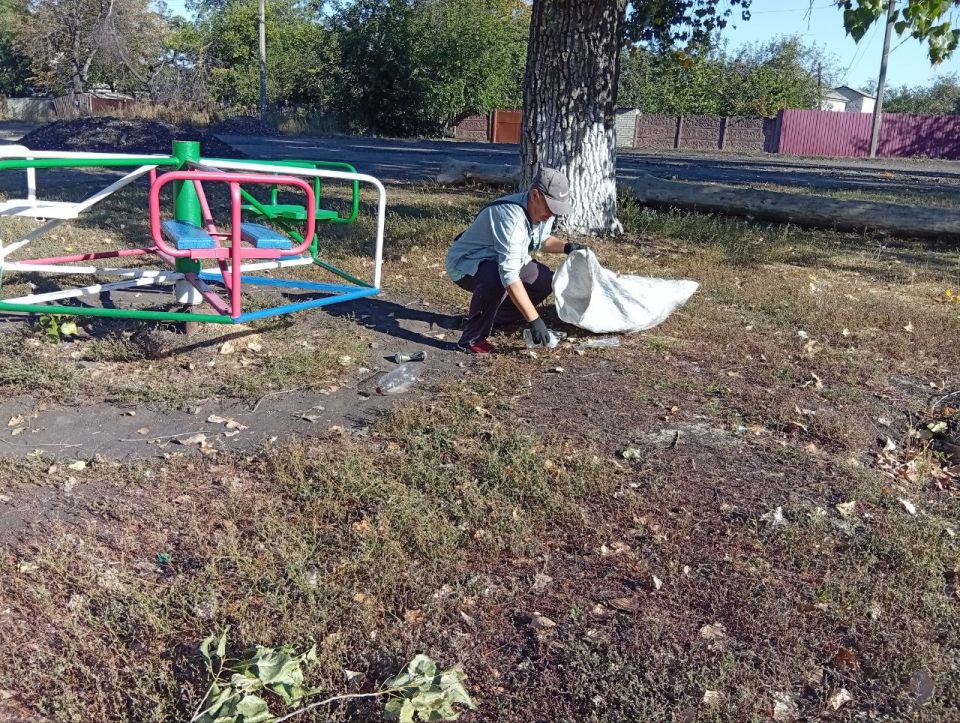 На территориях поселков продолжаются работы по благоустройству На территориях поселков продолжаются работы по благоустройству