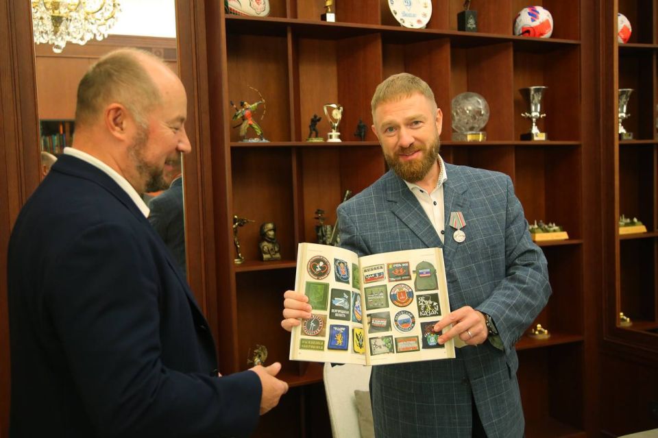 Раис Татарстана Рустам Минниханов наградил Александра Малькевича медалью «За доблестный труд» Раис Татарстана Рустам Минниханов наградил Александра Малькевича медалью «За доблестный труд»
