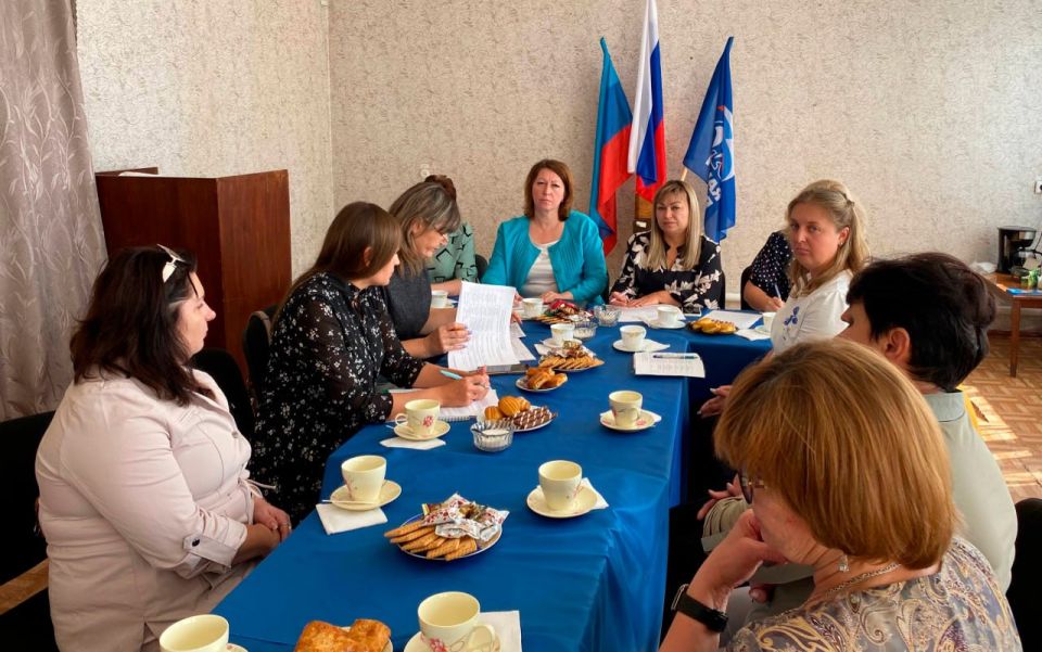 В селе Червоная Поляна Антрацитовского муниципального округа состоялась встреча с членами семей погибших участников Специальной военной операции и военных действий на Донбассе В селе Червоная Поляна Антрацитовского муниципального округа состоялась встреча с членами семей погибших участников Специальной военной операции и военных действий на Донбассе