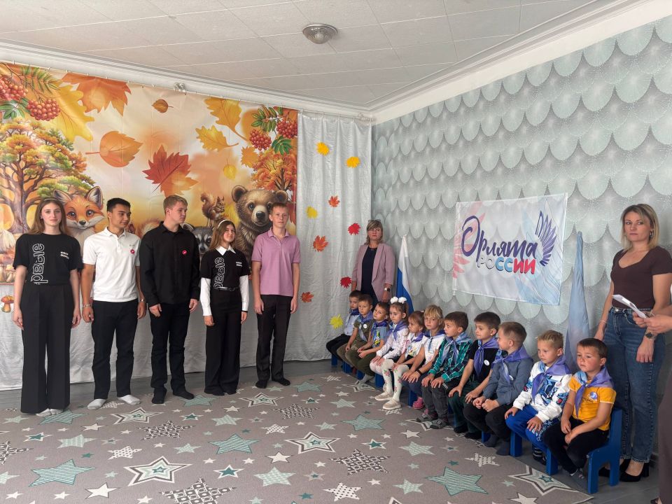 В Ровеньковском детском саду "Колокольчик" состоялось замечательное событие – торжественное посвящение детей в Орлята-дошколята В Ровеньковском детском саду "Колокольчик" состоялось замечательное событие – торжественное посвящение детей в Орлята-дошколята