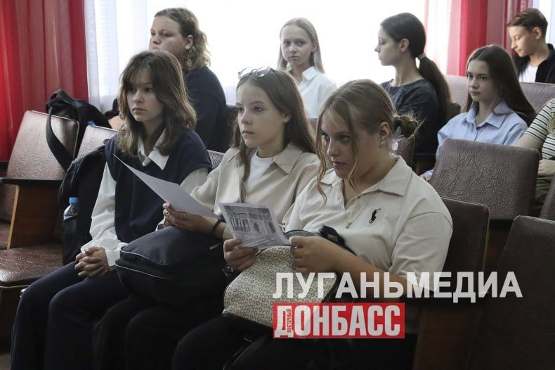 В актовом зале Свердловской ЦГМБ состоялась встреча участника СВО Алексея Бойко с молодежью муниципалитета В актовом зале Свердловской ЦГМБ состоялась встреча участника СВО Алексея Бойко с молодежью муниципалитета
