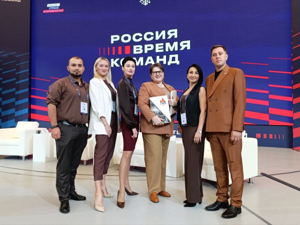 Работники культуры Стаханова приняли участие в форуме «Россия — время команд» Работники культуры Стаханова приняли участие в форуме «Россия — время команд»