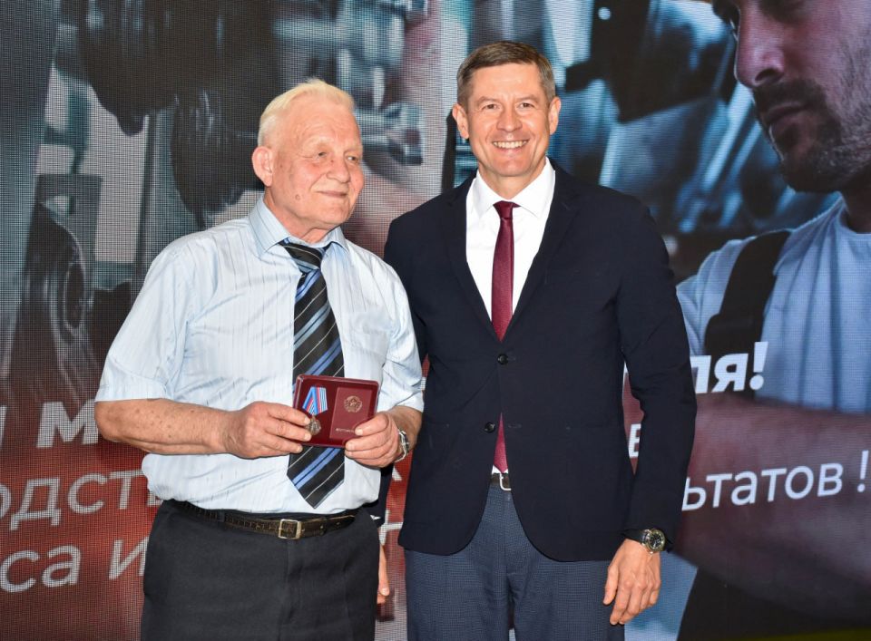 В ЛНР чествовали машиностроителей в канун профессионального праздника В ЛНР чествовали машиностроителей в канун профессионального праздника