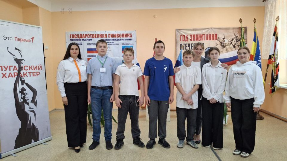 Теперь они Пионеры!. Сегодняшний день для наших учеников 5-9 классов стал по-настоящему особенным! На торжественной линейке мы все вместе стали свидетелями важного события – посвящения в Пионеры Луганской Народной Республики... Теперь они Пионеры!. Сегодняшний день для наших учеников 5-9 классов стал по-настоящему особенным! На торжественной линейке мы все вместе стали свидетелями важного события – посвящения в Пионеры Луганской Народной Республики...