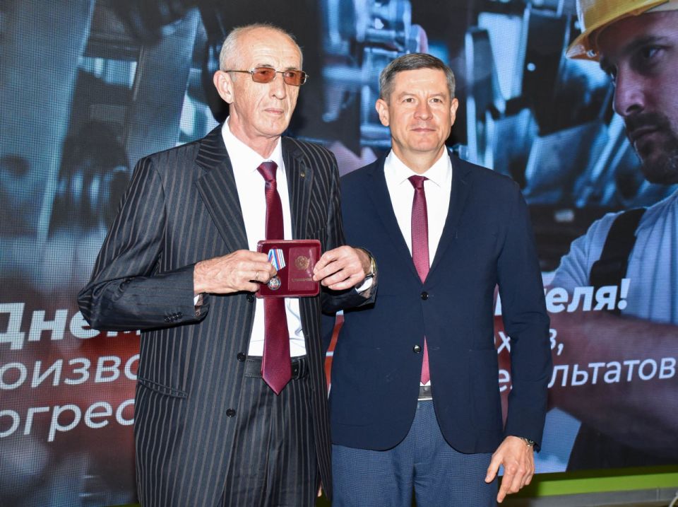 В ЛНР чествовали машиностроителей в канун профессионального праздника В ЛНР чествовали машиностроителей в канун профессионального праздника