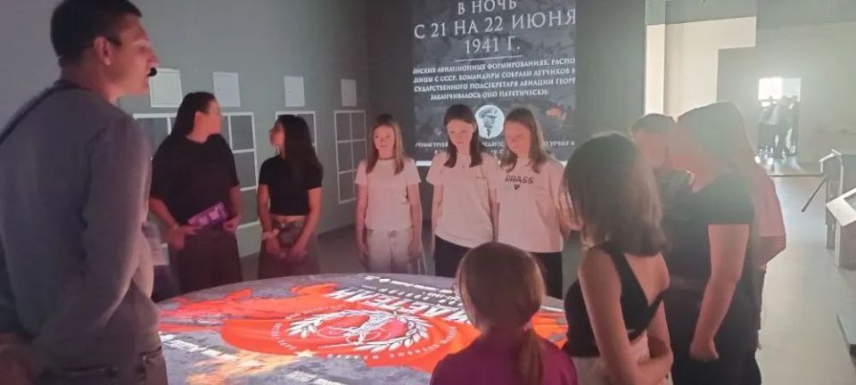 Сегодня учащиеся "Ясеновской гимназии им. Ю.В. Стеценко" посетили мультимедийный исторический парк "Россия - моя история" Сегодня учащиеся "Ясеновской гимназии им. Ю.В. Стеценко" посетили мультимедийный исторический парк "Россия - моя история"