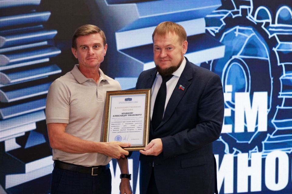 Денис Колесников поздравил машиностроителей республики с профессиональным праздником Денис Колесников поздравил машиностроителей республики с профессиональным праздником