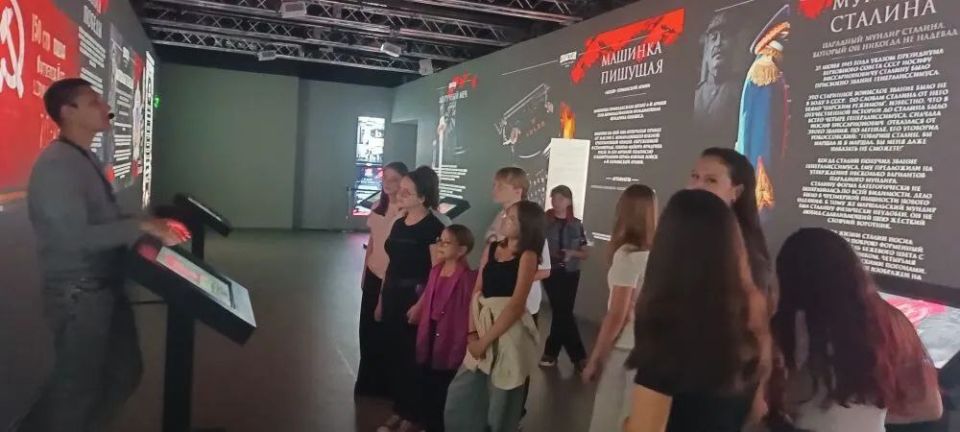 Сегодня учащиеся "Ясеновской гимназии им. Ю.В. Стеценко" посетили мультимедийный исторический парк "Россия - моя история" Сегодня учащиеся "Ясеновской гимназии им. Ю.В. Стеценко" посетили мультимедийный исторический парк "Россия - моя история"