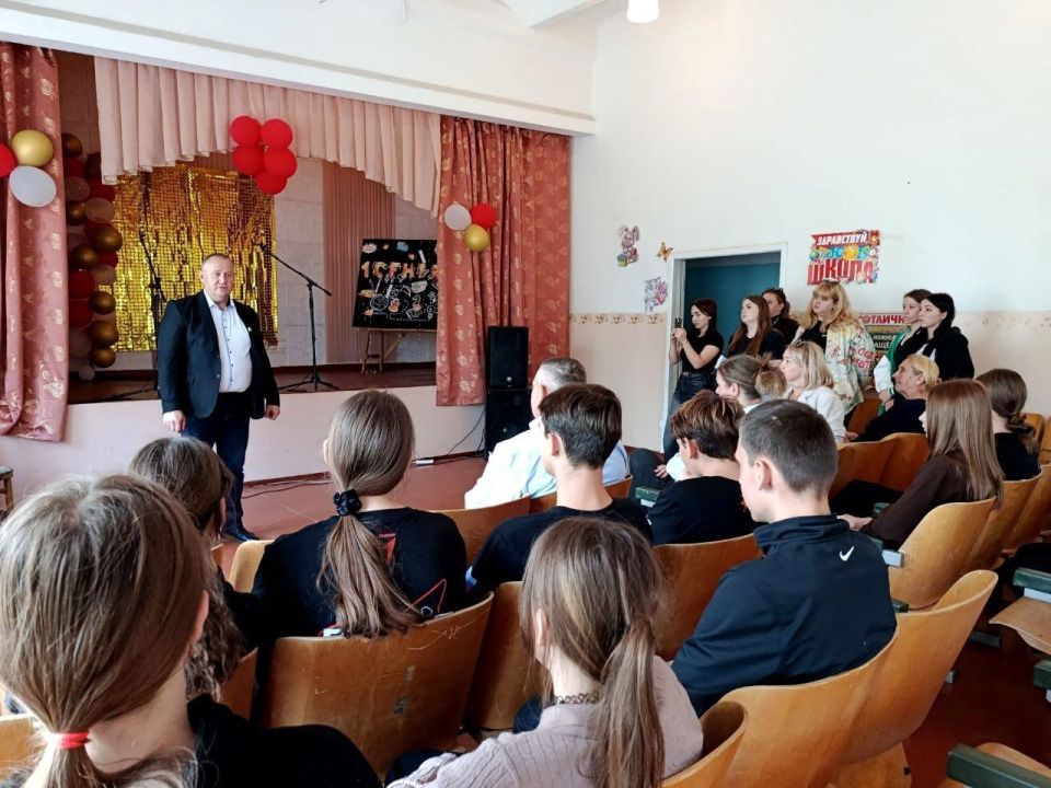 Константин Бутримов: Профориентационное мероприятие в Гречишкинской школе: «Выбирай свое» Константин Бутримов: Профориентационное мероприятие в Гречишкинской школе: «Выбирай свое»
