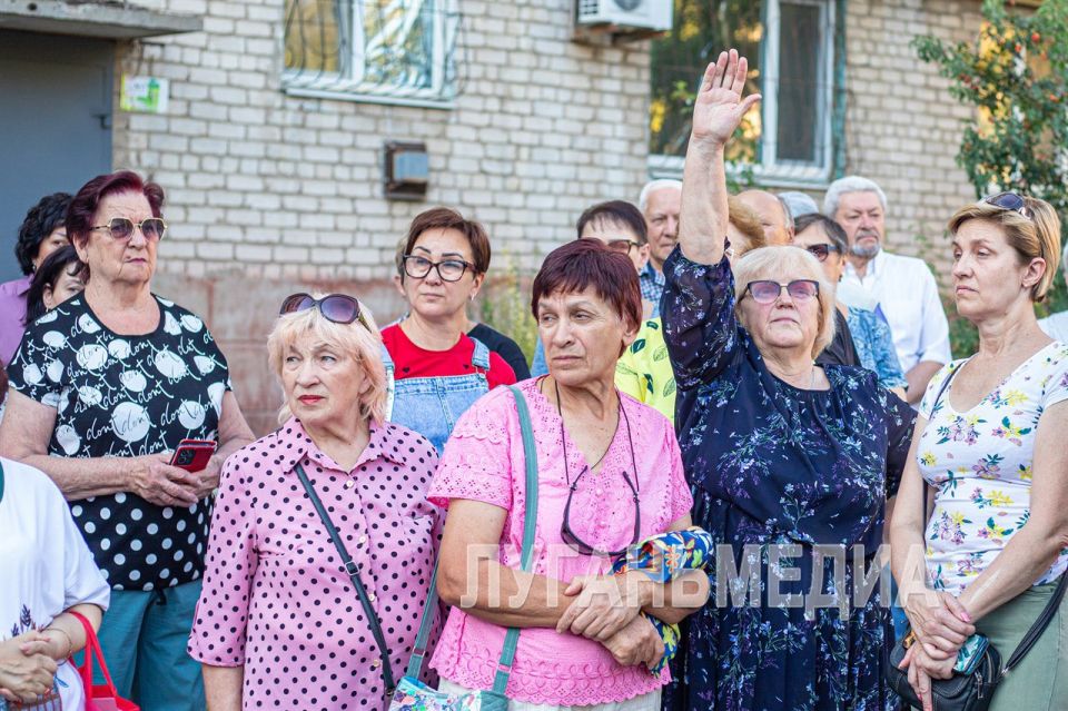 Яна Пащенко провела встречу с жителями поселка Юбилейное Яна Пащенко провела встречу с жителями поселка Юбилейное