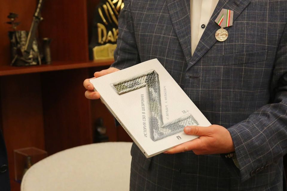 Раис Татарстана Рустам Минниханов наградил Александра Малькевича медалью «За доблестный труд» Раис Татарстана Рустам Минниханов наградил Александра Малькевича медалью «За доблестный труд»