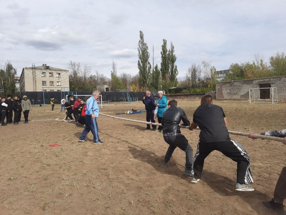 25 сентября в городе Ровеньки состоялся День здоровья, приуроченный к празднованию Дня туризма, Всероссийской акции "Зелёная Россия", воссоединению Донбасса с Россией и 85-летию СПО 25 сентября в городе Ровеньки состоялся День здоровья, приуроченный к празднованию Дня туризма, Всероссийской акции "Зелёная Россия", воссоединению Донбасса с Россией и 85-летию СПО