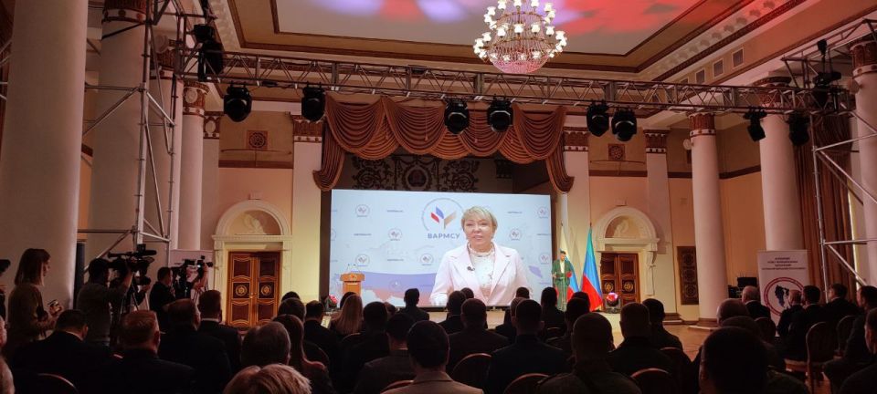 Роман Лысенко: Сегодня, 25 сентября, в преддверии Дня воссоединения Луганской Народной Республики с Россией, установленного Указом Главы Луганской Народной Республики, принял участие в форуме «Интеграция Луганской Народной... Роман Лысенко: Сегодня, 25 сентября, в преддверии Дня воссоединения Луганской Народной Республики с Россией, установленного Указом Главы Луганской Народной Республики, принял участие в форуме «Интеграция Луганской Народной...