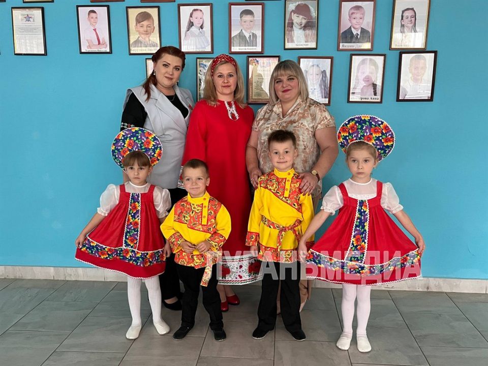 В Краснолучском округе состоялся фестиваль ко Дню воссоединения ЛНР с Россией В Краснолучском округе состоялся фестиваль ко Дню воссоединения ЛНР с Россией