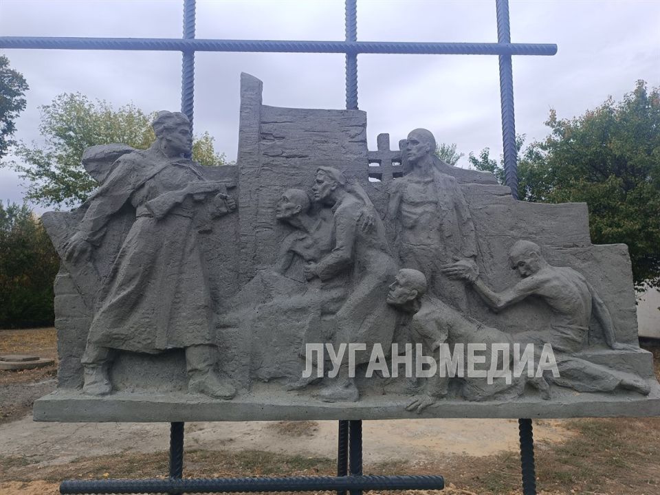 В селе Красная Таловка Станично-Луганского муниципального округа состоялось открытие скульптурного горельефа В селе Красная Таловка Станично-Луганского муниципального округа состоялось открытие скульптурного горельефа