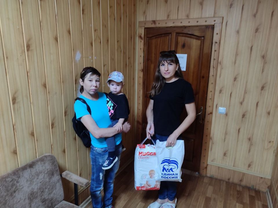 «Эстафета добрых дел». Кременские единороссы организовали акцию по помощи семьям с детьми, которые оказались в трудной жизненной ситуации «Эстафета добрых дел». Кременские единороссы организовали акцию по помощи семьям с детьми, которые оказались в трудной жизненной ситуации