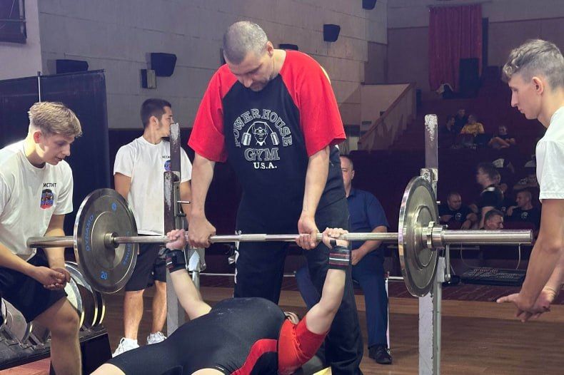 Женская команда ГБУ ЛНР «Спорткомплекс «Шахтер» победители турнира по жиму лежа в ДНР Женская команда ГБУ ЛНР «Спорткомплекс «Шахтер» победители турнира по жиму лежа в ДНР